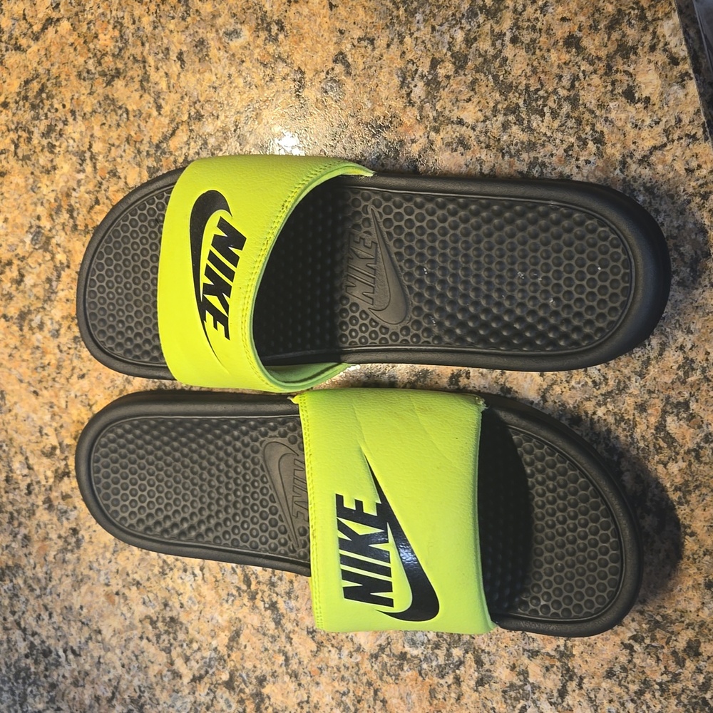 Men's Nike slides, sz 13, yellow